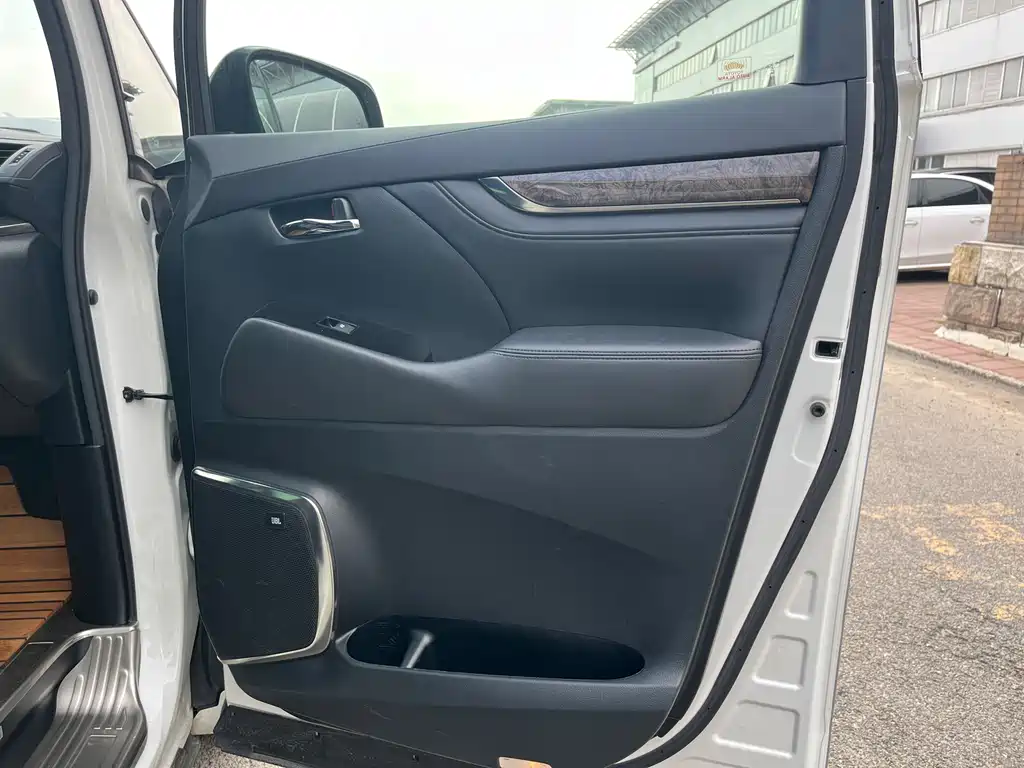 Toyota Vellfire 2021 — фото 28
