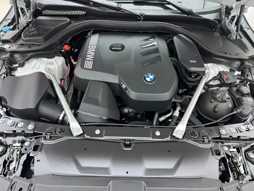 BMW 5 Series 2025 — фото 17
