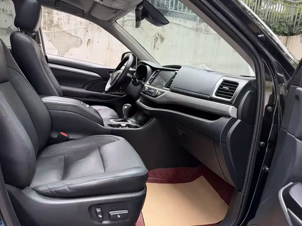 Toyota Highlander 2020 — фото 17