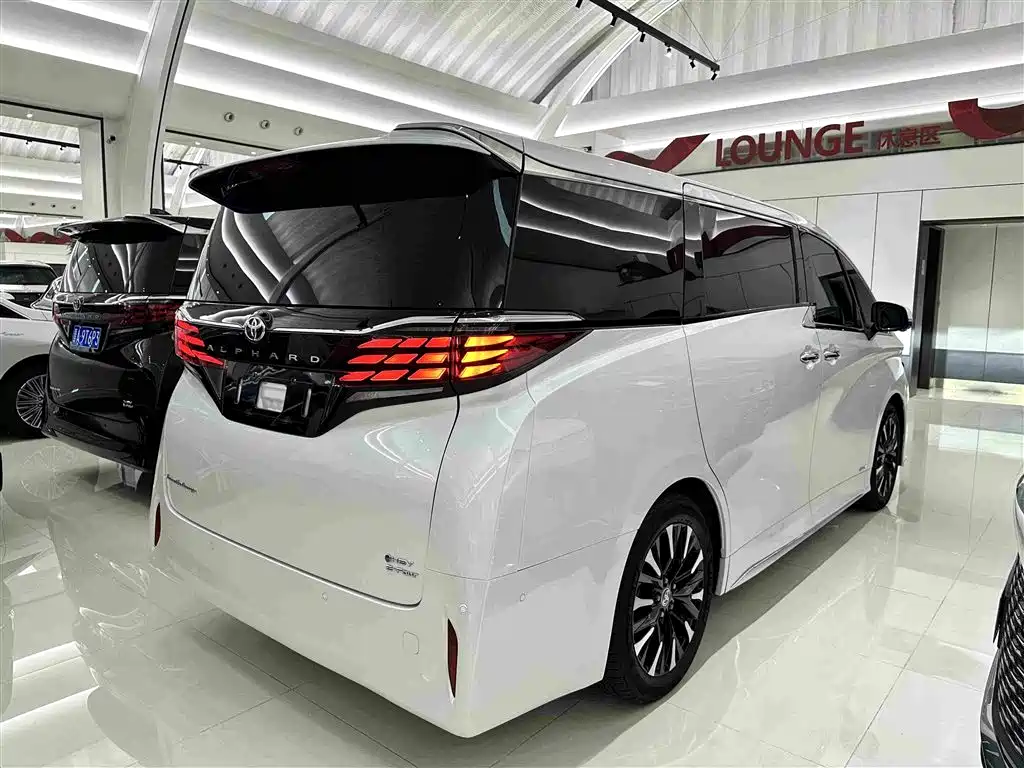 Toyota Alphard 2024