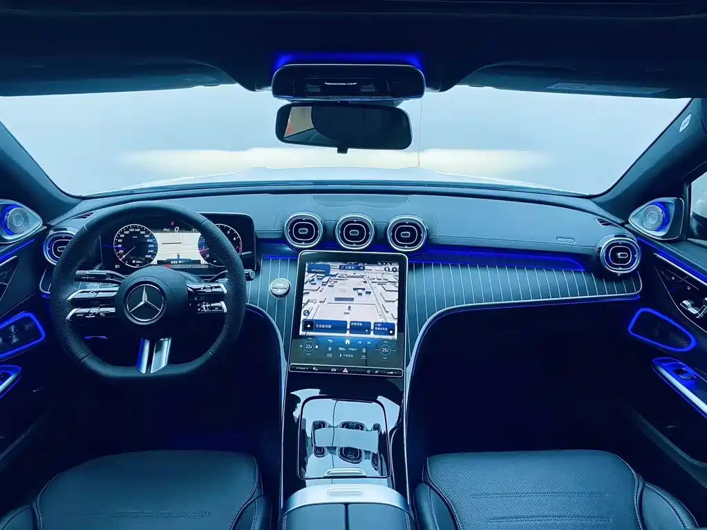 Mercedes-Benz C-Class 2023 — фото 12