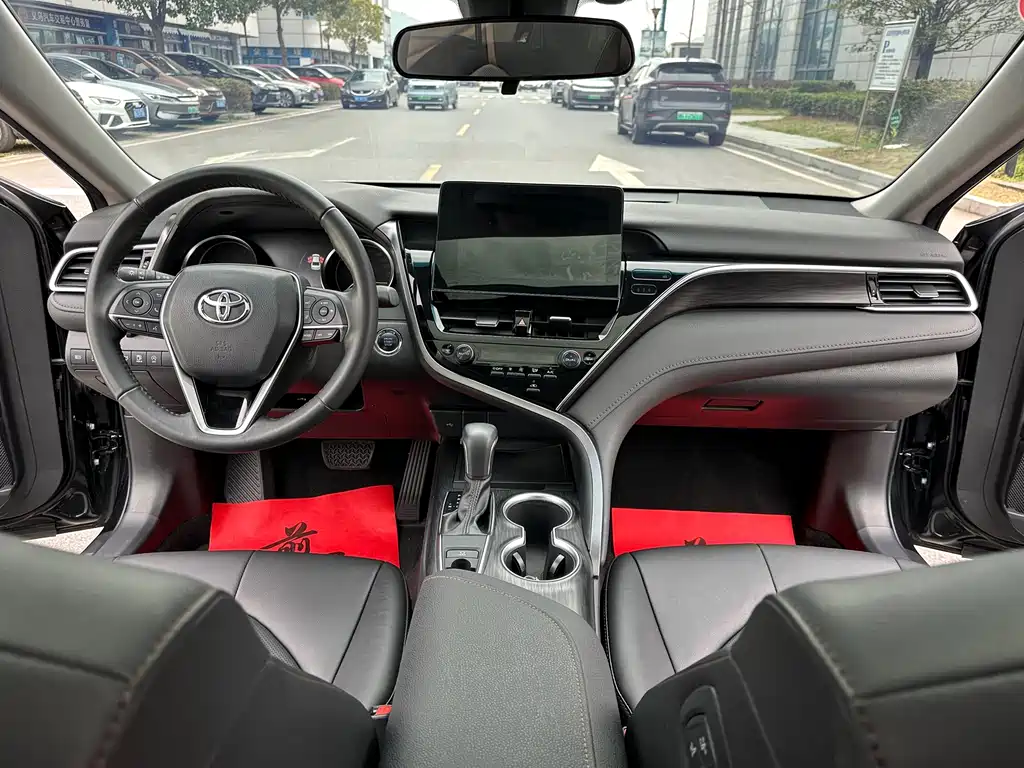Toyota Camry 2023 — фото 6