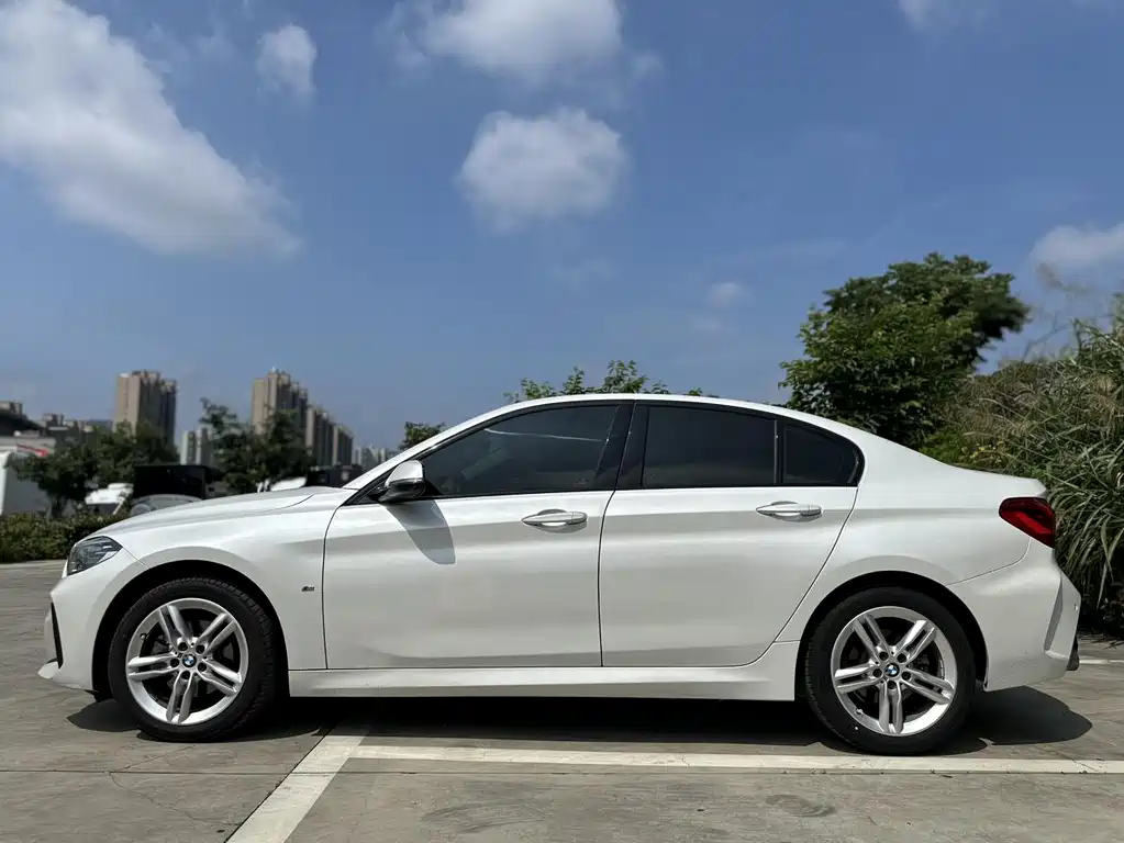 BMW 1 Series 2019 — фото 11