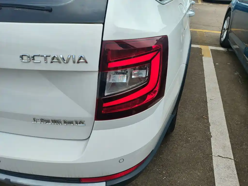 Skoda Octavia 2018 — фото 8