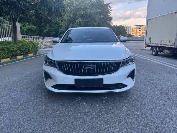 Geely Emgrand 2022
