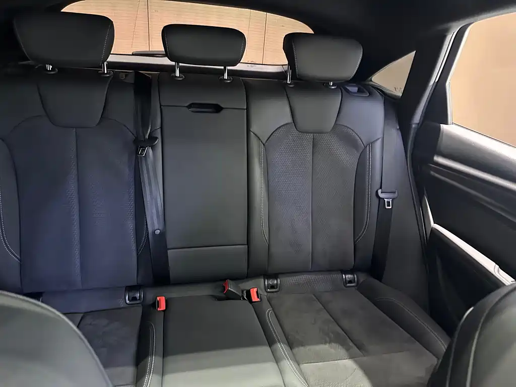 Audi Q5L Sportback 2023 — фото 12