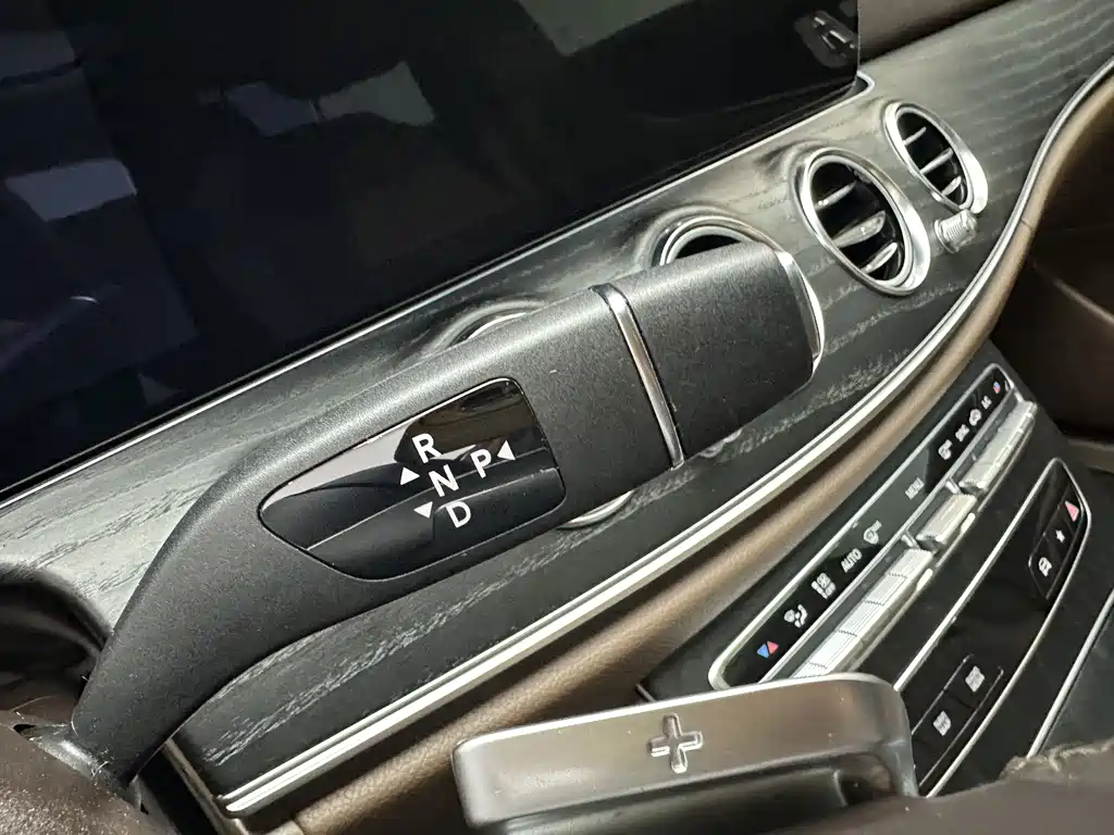 Mercedes-Benz E-Class 2023 — фото 18