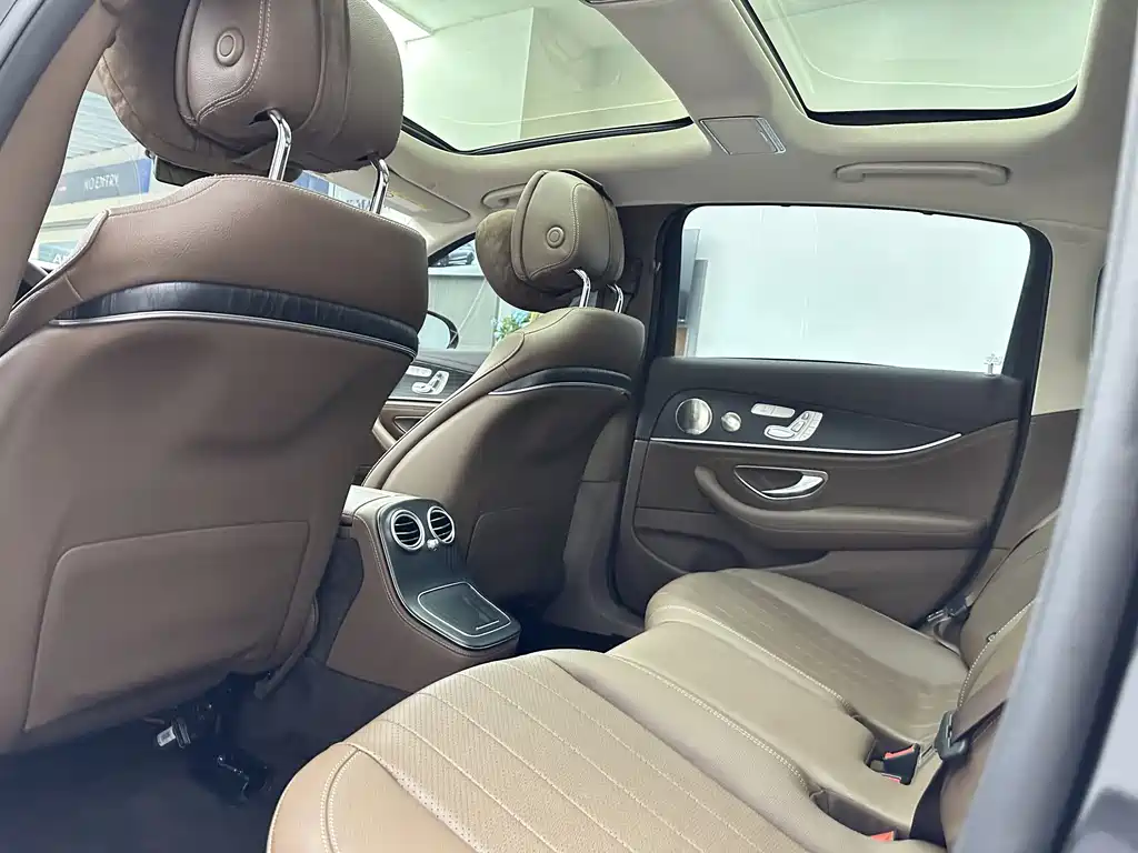 Mercedes-Benz E-Class 2023 — фото 14