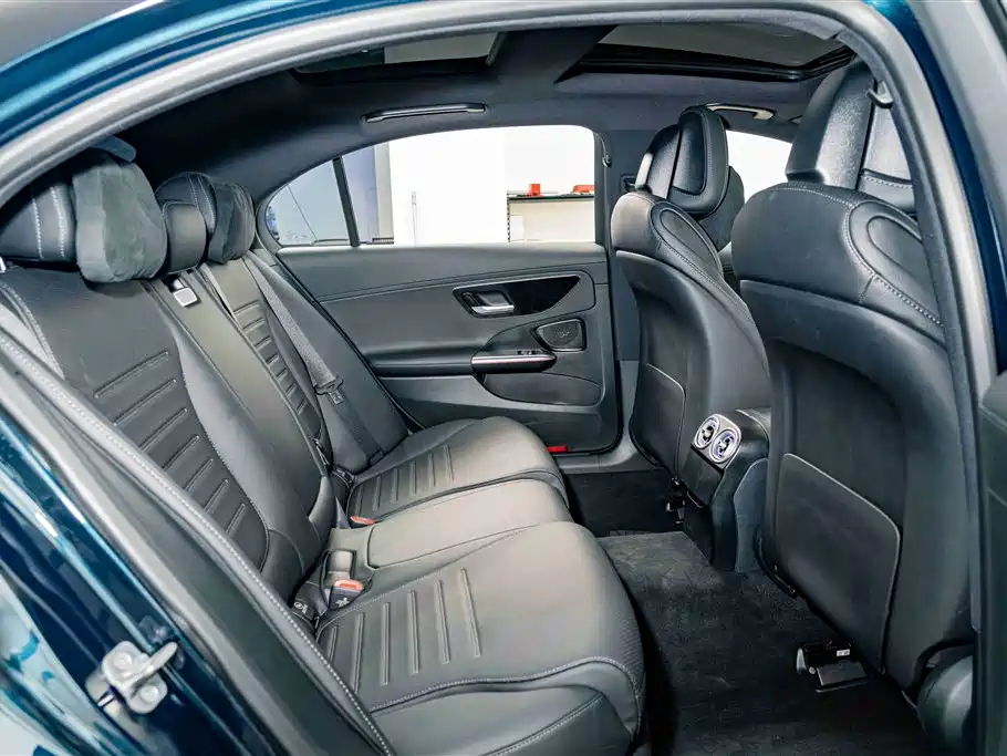 Mercedes-Benz C-Class 2024 — фото 17