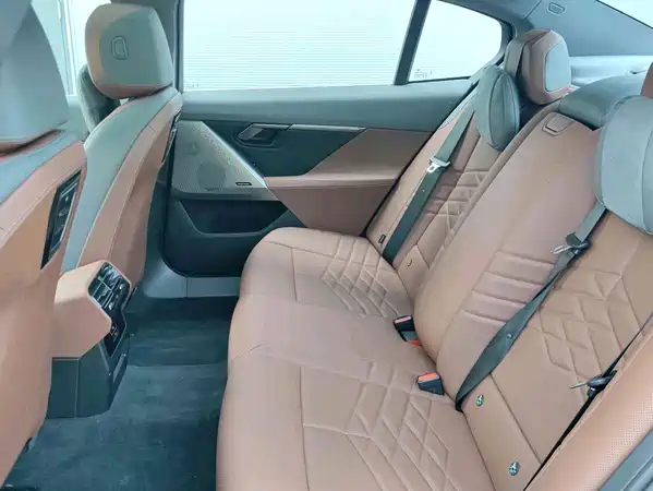 BMW i5 2025