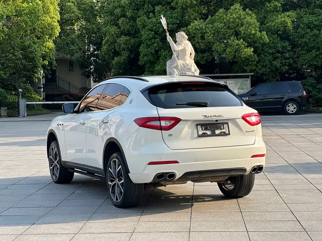 Maserati Levante 2018 — фото 11