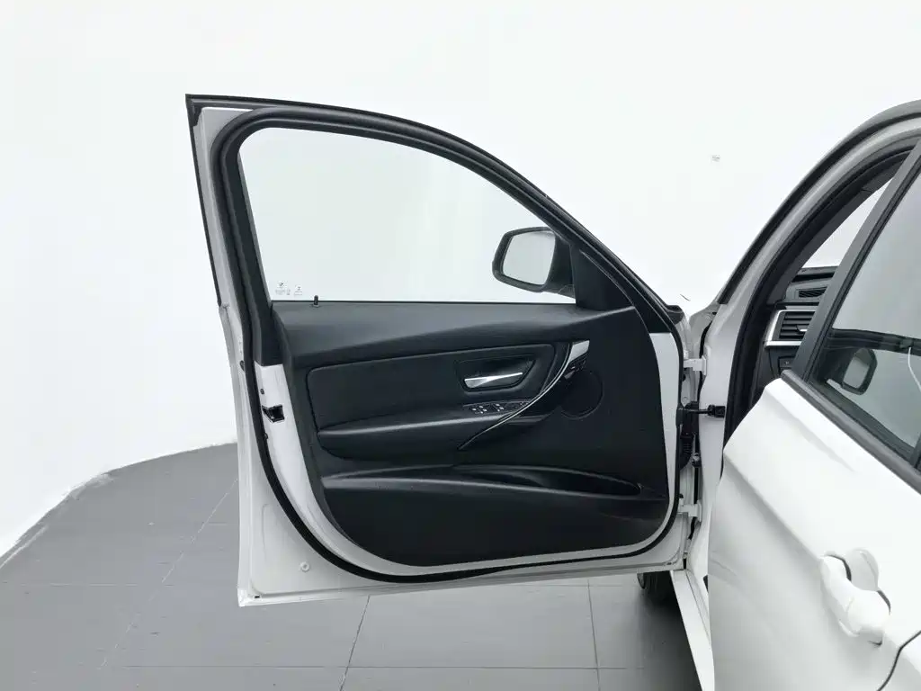 BMW 3 Series 2016 — фото 8