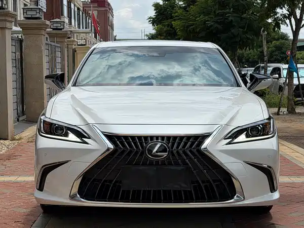 Lexus ES 2024
