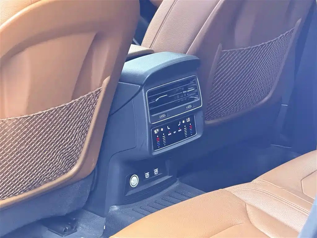 Audi Q8 2019 — фото 10