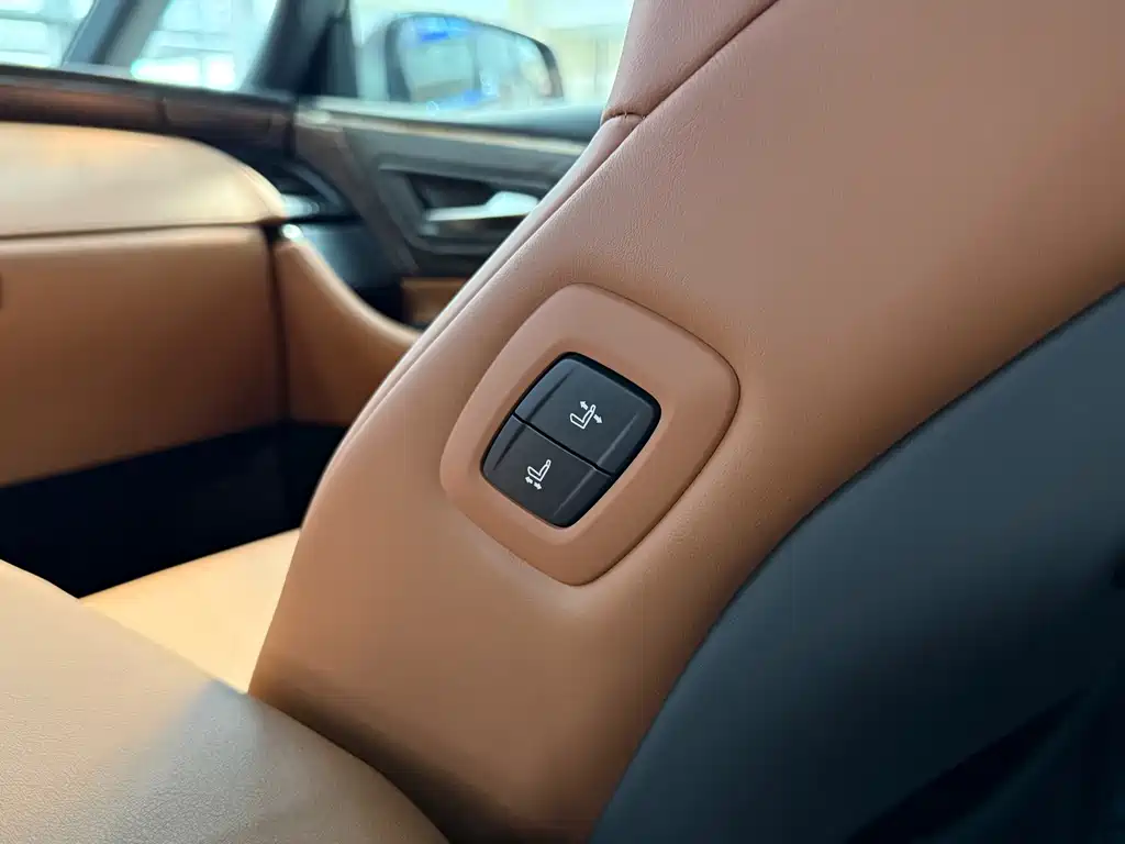 Toyota Alphard — фото 22