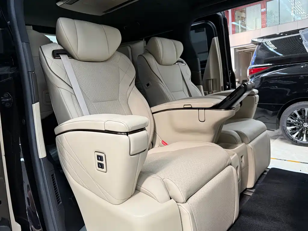 Toyota Vellfire — фото 14
