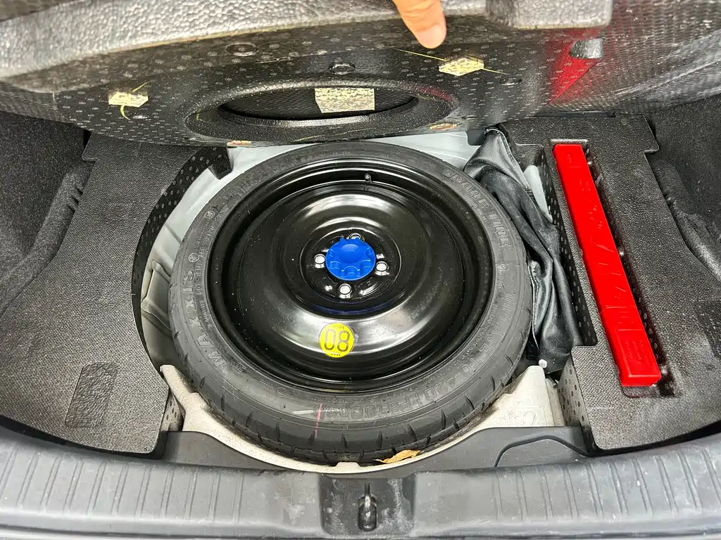 Toyota Yaris L 2020 — фото 17