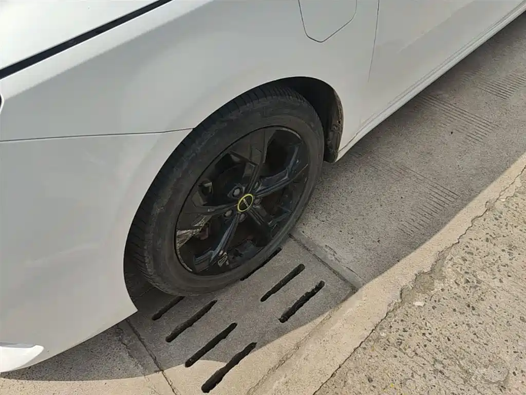 Roewe i6 MAX New Energy 2022 — фото 23