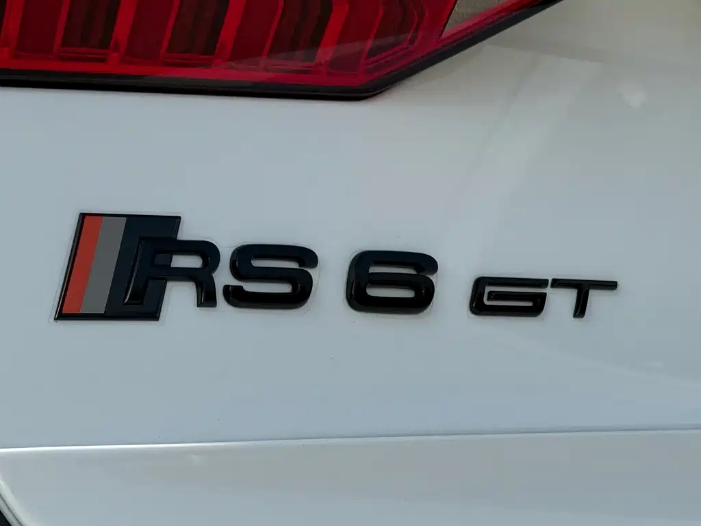 Audi RS 6 2025 — фото 32