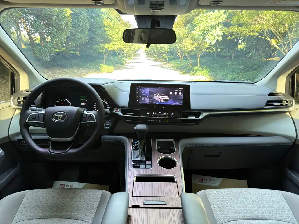 Toyota Sienna 2025