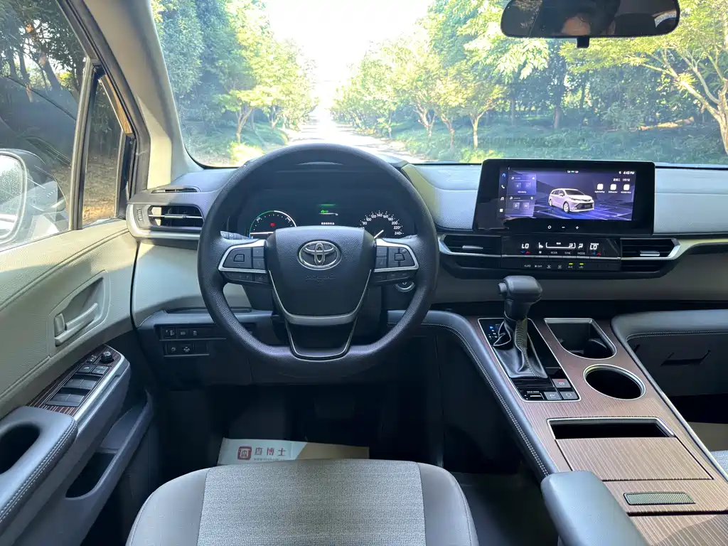 Toyota Sienna 2025