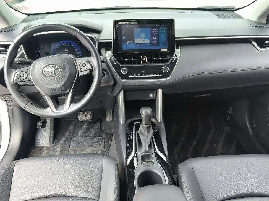 Toyota Corolla Cross 2023 — фото 12