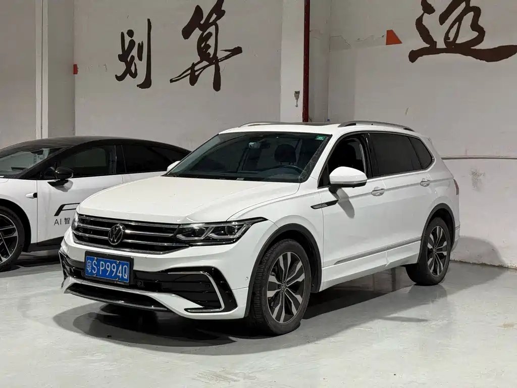 Volkswagen Tiguan L 2022 — фото 1