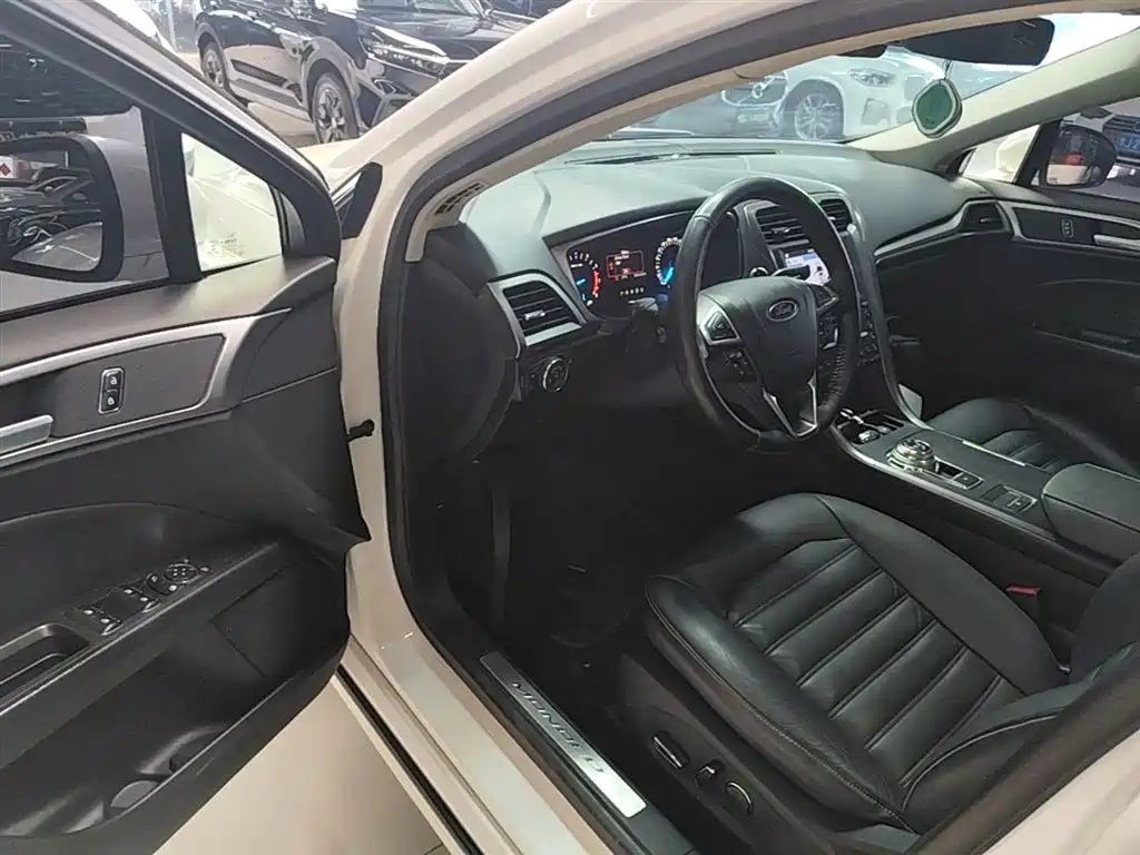 Ford Mondeo 2017 — фото 16