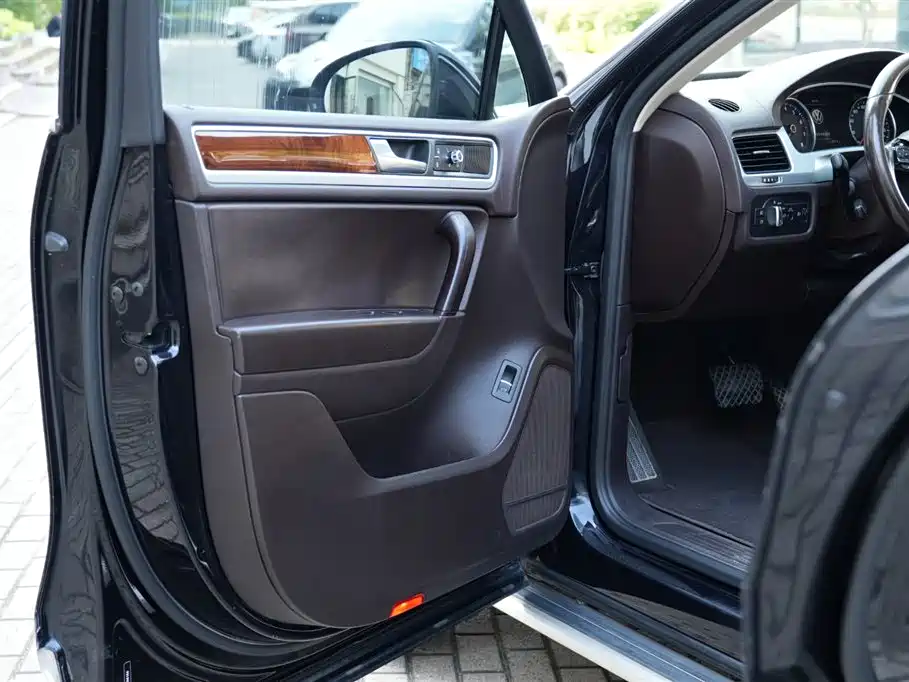Volkswagen Touareg 2015 — фото 12