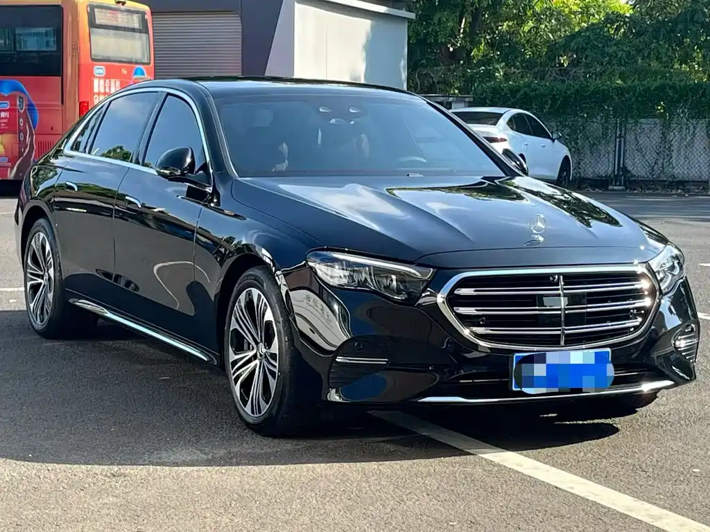 Mercedes-Benz E-Class 2025 — фото 3