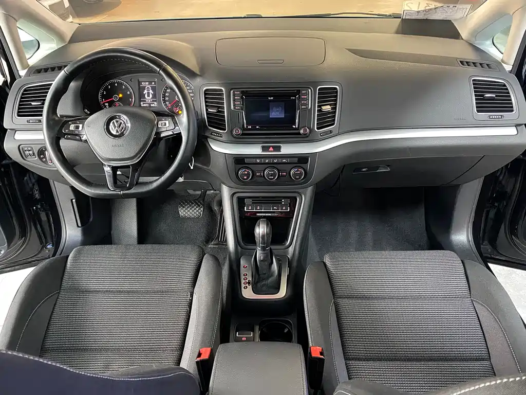 Volkswagen Sharan 2017 — фото 15