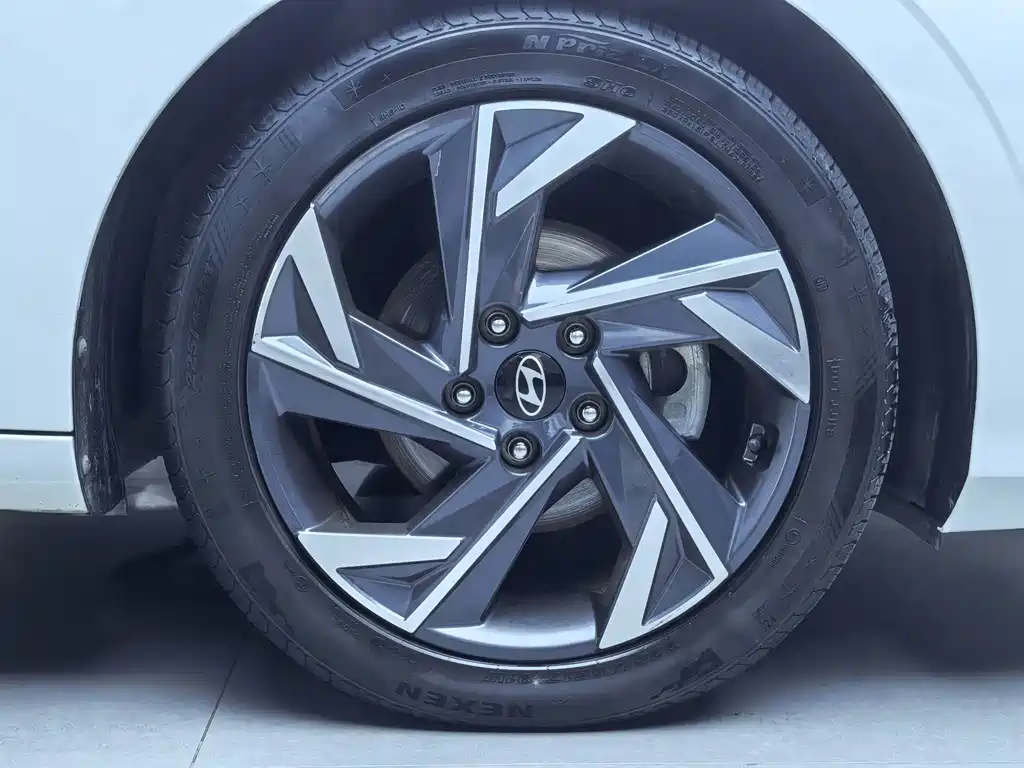 Hyundai Elantra 2023 — фото 22