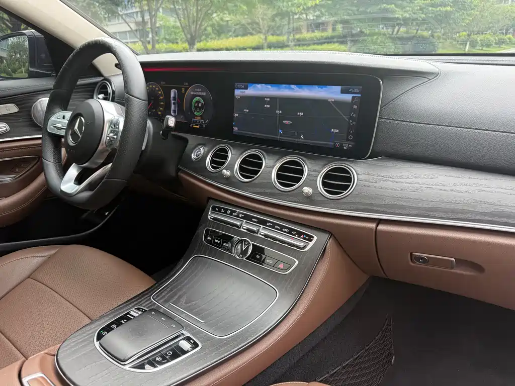 Mercedes-Benz E-Class 2019 — фото 17