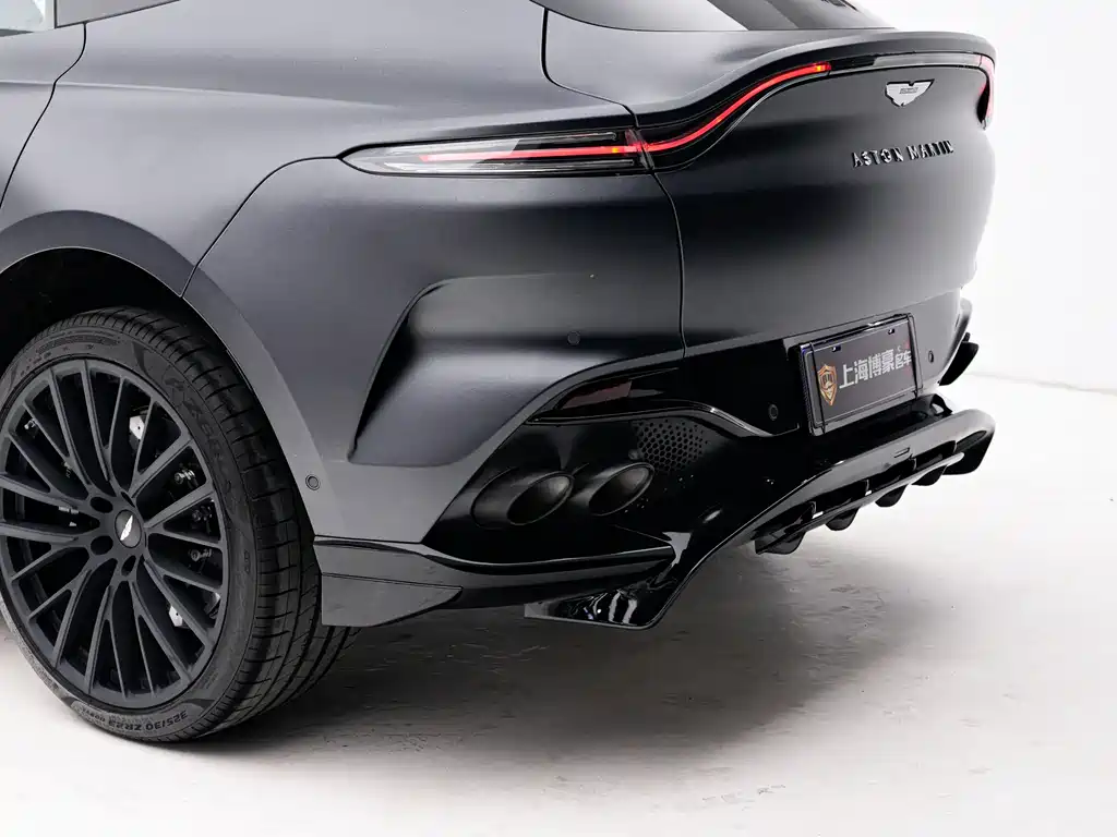 Aston Martin DBX 2025 — фото 12