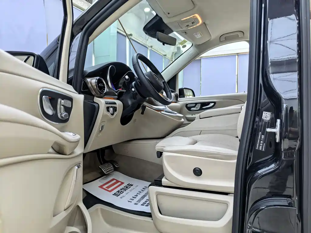Mercedes-Benz V-Class 2024 — фото 10