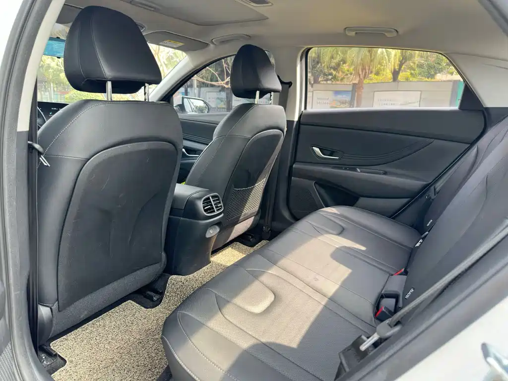 Hyundai Elantra 2024