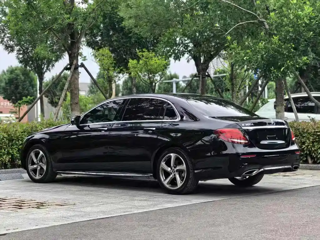 Mercedes-Benz E-Class 2019 — фото 12