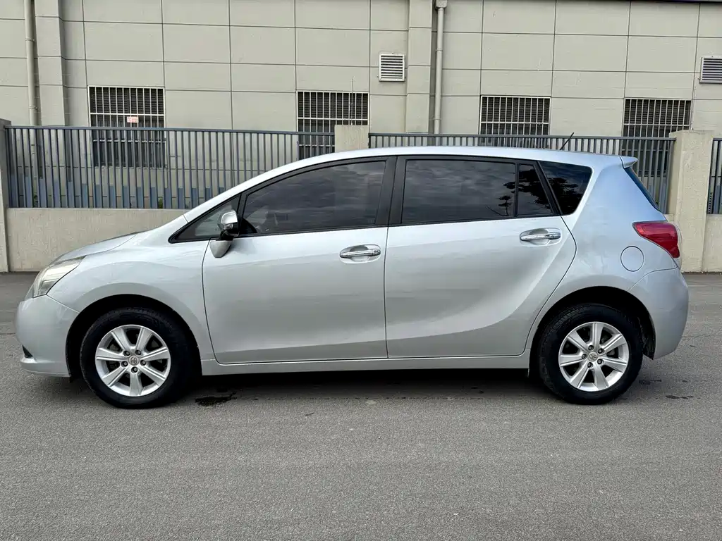 Toyota Verso 2014 — фото 4