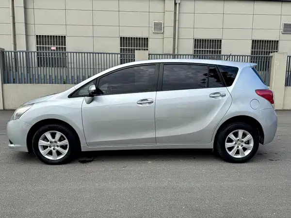 Toyota Yizhi 2014