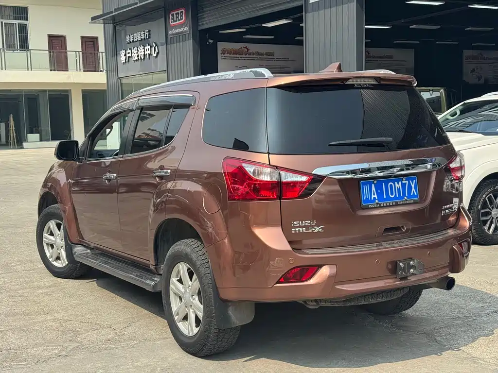 Isuzu MU-X 2017 — фото 10