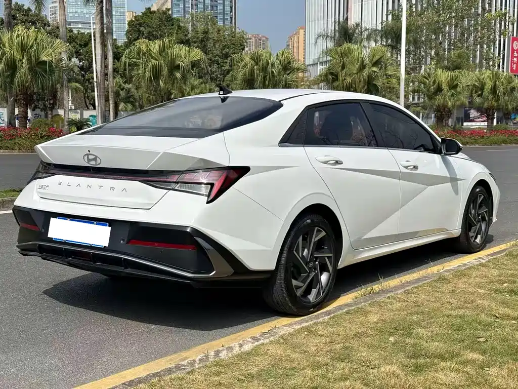 Hyundai Elantra 2024