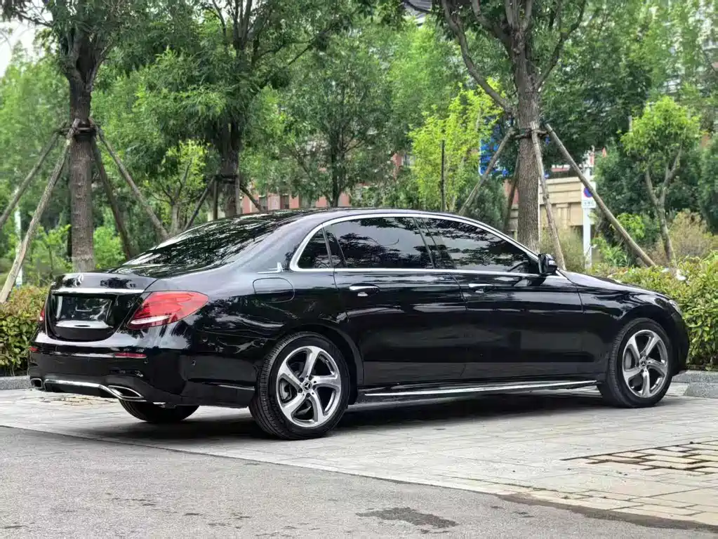 Mercedes-Benz E-Class 2019 — фото 14