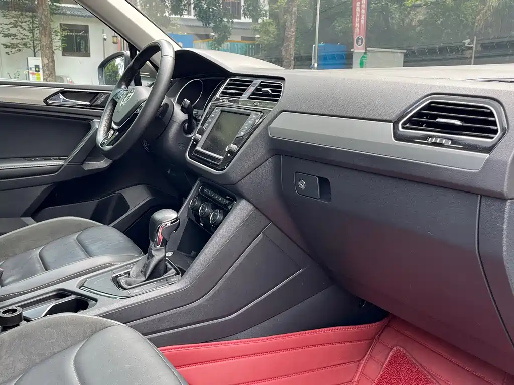Volkswagen Tiguan L 2018 — фото 12