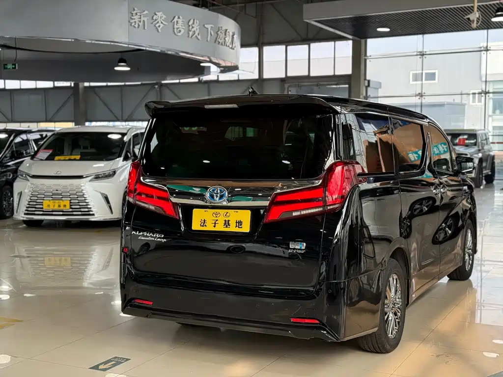 Toyota Alphard 2020 — фото 25