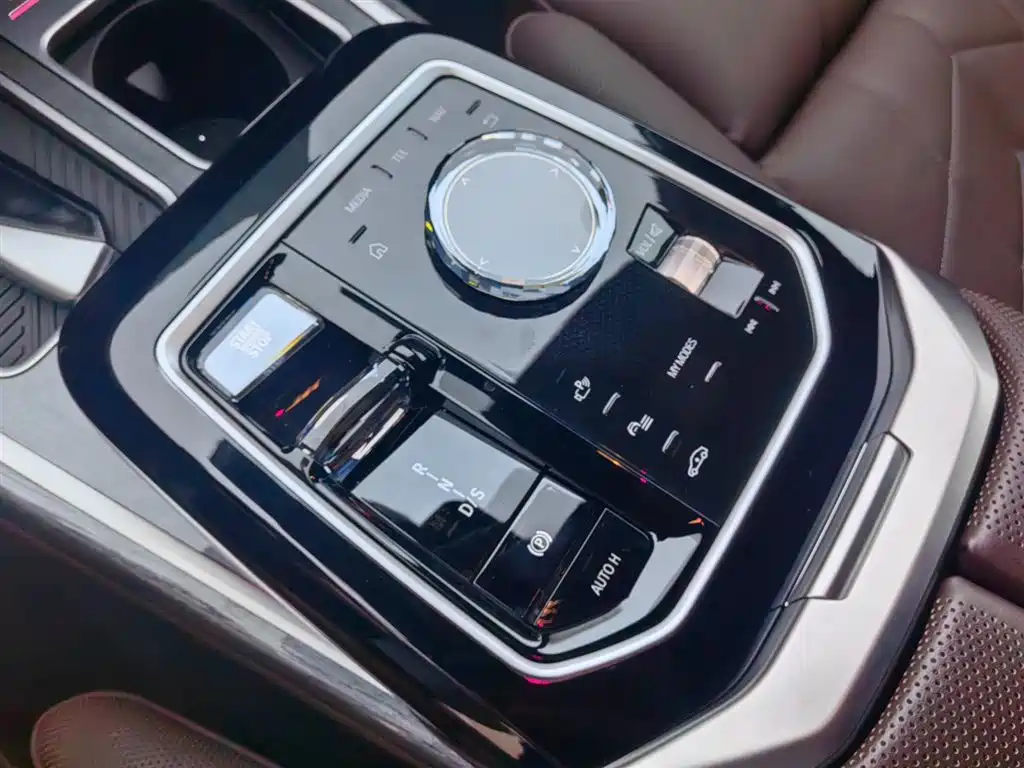 BMW 7 Series 2024 — фото 10