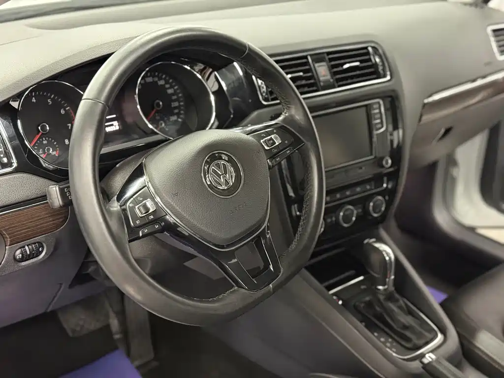 Volkswagen Sagitar 2017