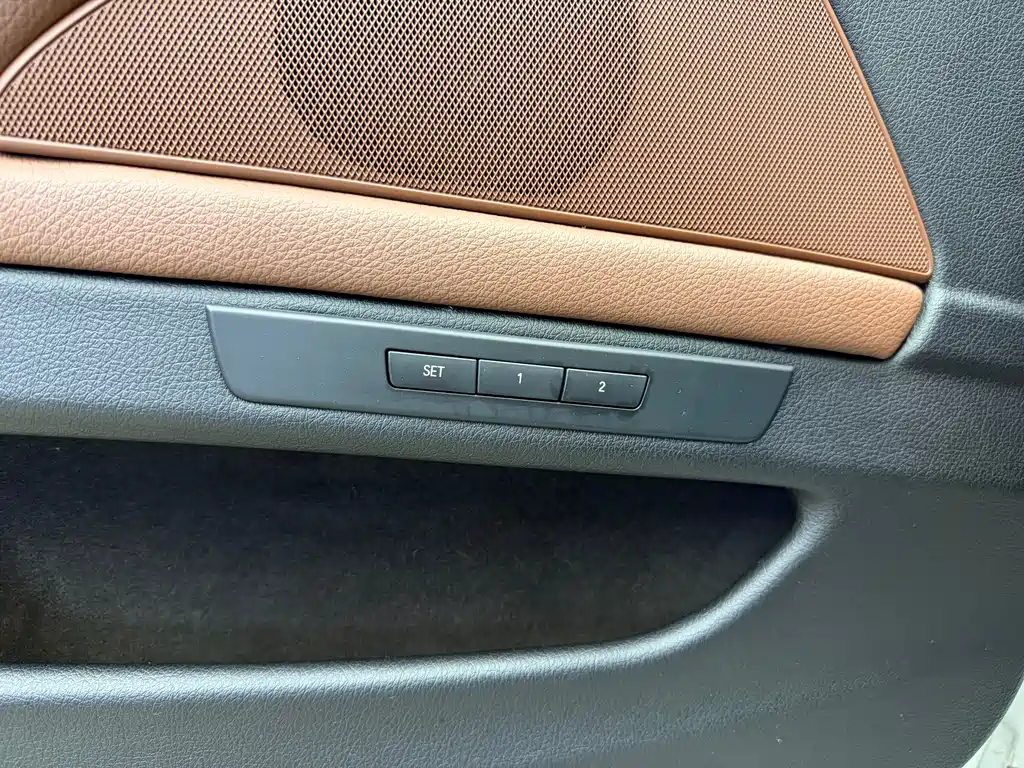 BMW 5 Series 2017 — фото 19