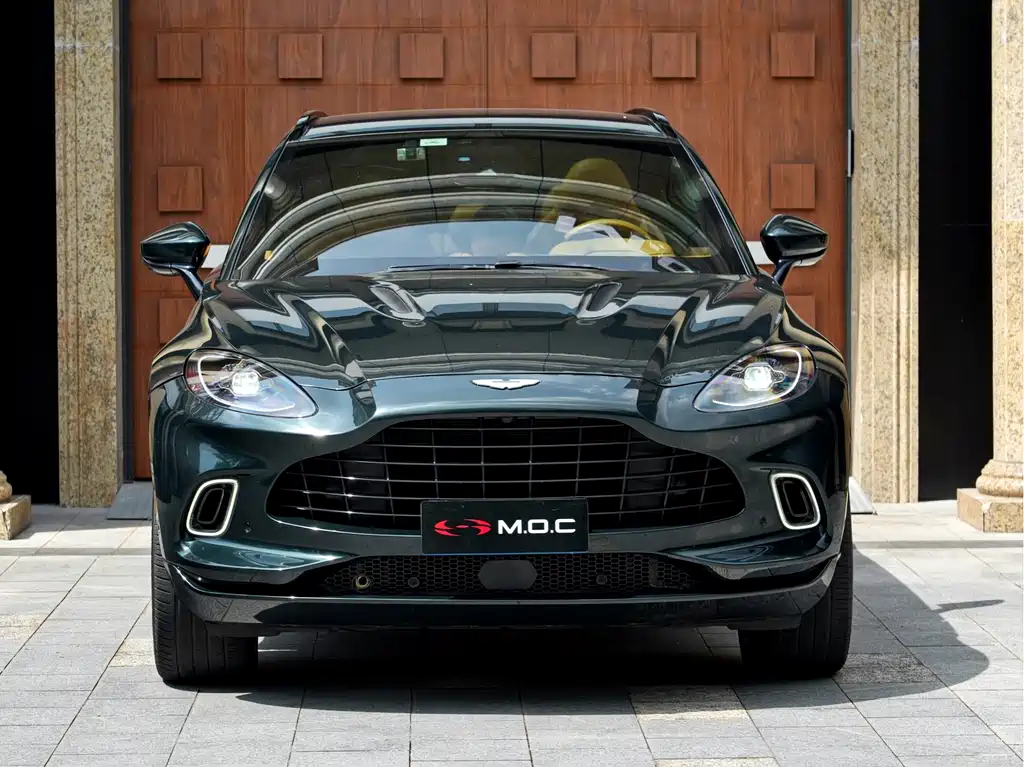 Aston Martin DBX 2020 — фото 2