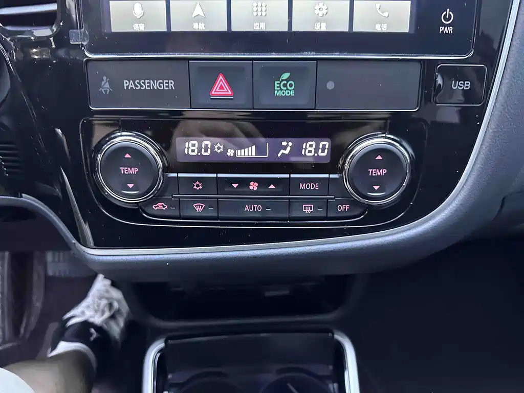 Mitsubishi Outlander 2023 — фото 13