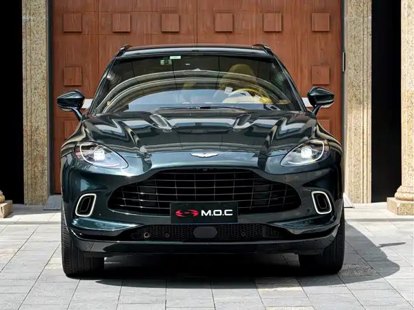 Aston Martin DBX 2020